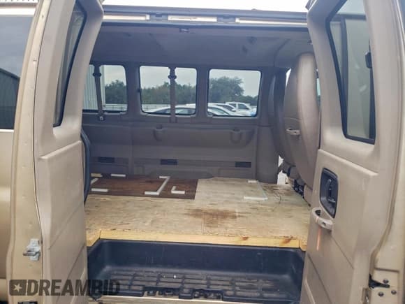 ✅ 2010 Chevrolet Express Passenger LT • VIN: 1GA2G1DG0A1168369 • Lot: 94371645. Wystawiony na Copart z przebiegiem 153 173 mil. Bezpłatny archiwum sprzedaży aukcyjnych z USA i szczegółowy raport historii pojazdu na DreamBid. Zdjęcie 11.