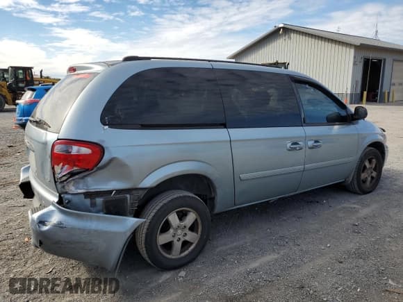 ✅ 2005 Chrysler Town & Country LX • VIN: 2C4GP44RX5R593910 • Lot: 89924355. Wystawiony na Copart z przebiegiem 145 030 mil. Bezpłatny archiwum sprzedaży aukcyjnych z USA i szczegółowy raport historii pojazdu na DreamBid. Zdjęcie 3.