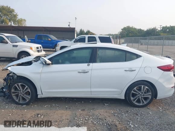 ✅ 2017 Hyundai Elantra SE • VIN: 5NPD84LFXHH023754 • Lot: 43152131. Listed on IAAI with 116,580 mi. Free auction sales archive from the USA and detailed vehicle history report at DreamBid. Image 14.