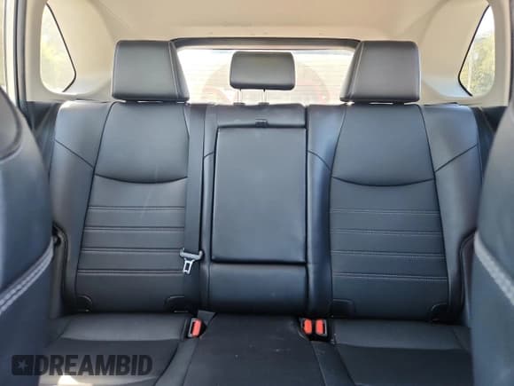 ✅ 2022 Toyota RAV4 XLE Premium • VIN: 2T3C1RFV3NW207048 • Lot: 82460195. Wystawiony na Copart z przebiegiem 61 323 mil. Bezpłatny archiwum sprzedaży aukcyjnych z USA i szczegółowy raport historii pojazdu na DreamBid. Zdjęcie 10.