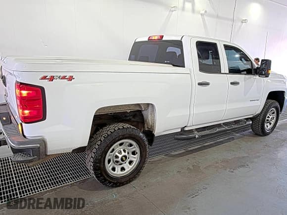 ✅ 2018 Chevrolet Silverado 2500HD Work Truck • VIN: 1GC2KUEG5JZ318581 • Lot: 42715741. Wystawiony na IAAI z przebiegiem 186 046 mil. Bezpłatny archiwum sprzedaży aukcyjnych z USA i szczegółowy raport historii pojazdu na DreamBid. Zdjęcie 1.