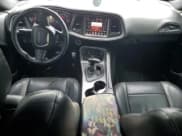 ✅ 2016 Dodge Challenger SXT • VIN: 2C3CDZAG1GH263187 • Lot: 71859525. Wystawiony na Copart z przebiegiem 94 267 mil. Bezpłatny archiwum sprzedaży aukcyjnych z USA i szczegółowy raport historii pojazdu na DreamBid. Zdjęcie 8.