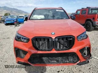 ✅ 2022 BMW X5 M • VIN: 5YMJU0C06N9M39427 • Lot: 56856413. Wystawiony na Copart z przebiegiem Nie podano. Bezpłatny archiwum sprzedaży aukcyjnych z USA i szczegółowy raport historii pojazdu na DreamBid. Zdjęcie 5.