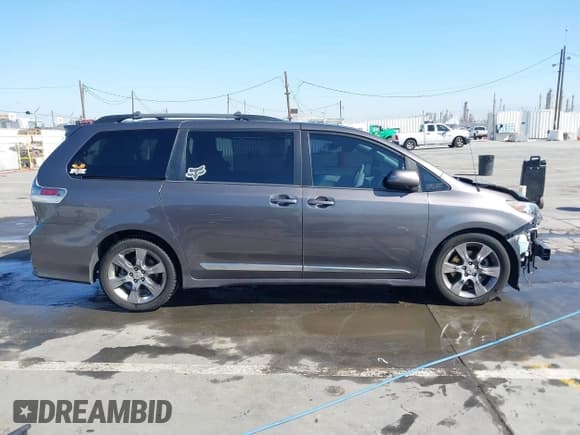 ✅ 2012 Toyota Sienna SE • VIN: 5TDXK3DCXCS233593 • Lot: 41959611. Listed on IAAI with 85,558 mi. Free auction sales archive from the USA and detailed vehicle history report at DreamBid. Image 14.