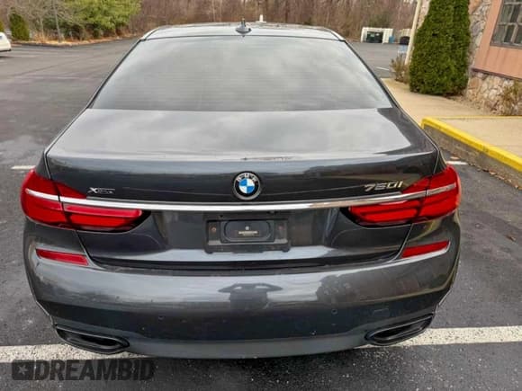 ✅ 2017 BMW 7 Series ALPINA B7 xDrive • VIN: WBA7F2C50HG421538 • Lot: 96766465. Listed on Copart with 99,848 mi. Free auction sales archive from the USA and detailed vehicle history report at DreamBid. Image 10.