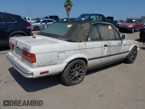 ✅ 1991 BMW 3 Series • VIN: WBABB1319MEC04169 • Лот: 42714812. Опубликован ранее на IAAI с пробегом 200 393 миль. Бесплатный доступ к архиву аукционных продаж из США и подробный отчёт об истории автомобиля на DreamBid. Изображение 4.