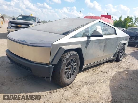✅ 2025 Tesla Cybertruck • VIN: 7G2CEHED1SA068606 • Lot: 42946309. Listed on IAAI with 5,212 mi. Free auction sales archive from the USA and detailed vehicle history report at DreamBid. Image 20.