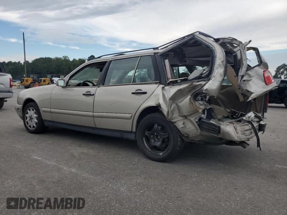 ✅ 1999 Mercedes-Benz E 320 • VIN: WDBJH65F0XA763409 • Лот: 80368015. Опубликован ранее на Copart с пробегом 221 642 миль. Бесплатный доступ к архиву аукционных продаж из США и подробный отчёт об истории автомобиля на DreamBid. Изображение 2.