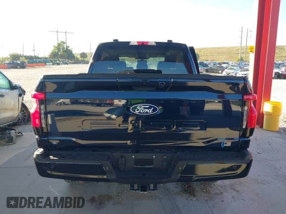 ✅ 2024 Ford F-150 Lightning Flash • VIN: 1FTVW3L72RWG23113 • Lot: 41447854. Listed on IAAI with 1,917 mi. Free auction sales archive from the USA and detailed vehicle history report at DreamBid. Image 16.