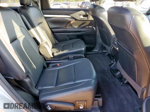 ✅ 2018 Toyota Highlander XLE • VIN: 5TDKZRFH2JS548984 • Lot: 83787985. Listed on Copart with 108,653 mi. Free auction sales archive from the USA and detailed vehicle history report at DreamBid. Image 11.