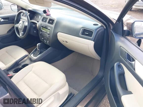 ✅ 2011 Volkswagen Jetta SE • VIN: 3VWDZ7AJ9BM396594 • Лот: 41229668. Опубликован ранее на IAAI с пробегом 168 282 миль. Бесплатный доступ к архиву аукционных продаж из США и подробный отчёт об истории автомобиля на DreamBid. Изображение 5.