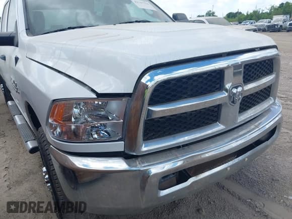 ✅ 2017 Ram 2500 Tradesman • VIN: 3C6UR5HL4HG670748 • Lot: 42767336. Listed on IAAI with 111,404 mi. Free auction sales archive from the USA and detailed vehicle history report at DreamBid. Image 6.