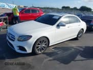 ✅ 2017 Mercedes-Benz E 300 Luxury • VIN: WDDZF4JB6HA121303 • Lot: 43544111. Wystawiony na IAAI z przebiegiem Nie podano. Bezpłatny archiwum sprzedaży aukcyjnych z USA i szczegółowy raport historii pojazdu na DreamBid. Zdjęcie 2.