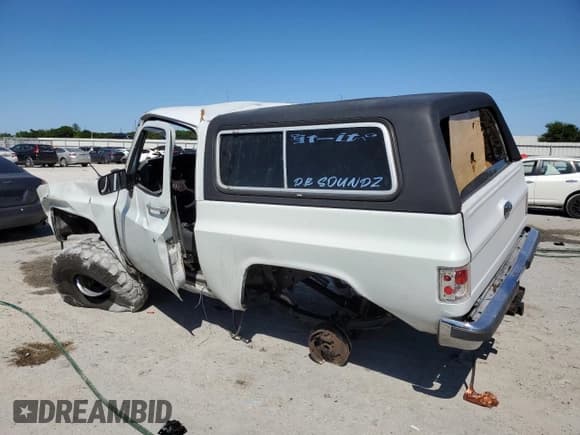 ✅ 1990 GMC Jimmy • VIN: 1GKEV18K4LF509467 • Lot: 52405495. Wystawiony na Copart z przebiegiem 409 007 mil. Bezpłatny archiwum sprzedaży aukcyjnych z USA i szczegółowy raport historii pojazdu na DreamBid. Zdjęcie 2.