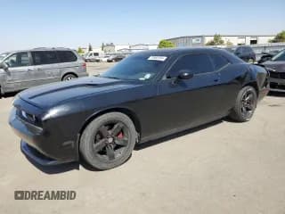 ✅ 2014 Dodge Challenger SXT • VIN: 2C3CDYAG0EH258151 • Lot: 73665254. Wystawiony na Copart z przebiegiem 129 720 mil. Bezpłatny archiwum sprzedaży aukcyjnych z USA i szczegółowy raport historii pojazdu na DreamBid. Zdjęcie 1.