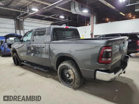 ✅ 2022 Ram 1500 Big Horn • VIN: 1C6SRFFT3NN381265 • Lot: 84227455. Wystawiony na Copart z przebiegiem 86 711 mil. Bezpłatny archiwum sprzedaży aukcyjnych z USA i szczegółowy raport historii pojazdu na DreamBid. Zdjęcie 2.