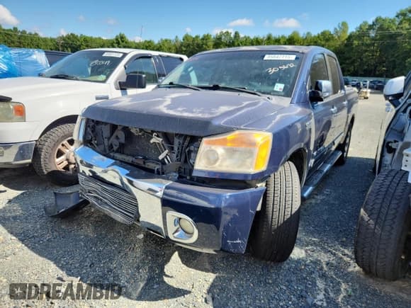 ✅ 2011 Nissan Titan SV • VIN: 1N6BA0EDXBN305672 • Лот: 85842115. Опубликован ранее на Copart с пробегом 296 012 миль. Бесплатный доступ к архиву аукционных продаж из США и подробный отчёт об истории автомобиля на DreamBid. Изображение 1.
