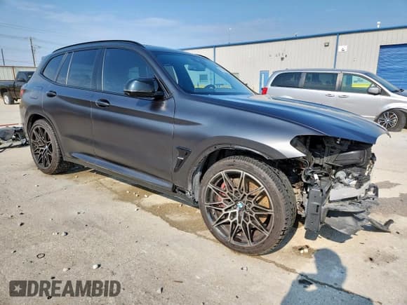 ✅ 2024 BMW X3 M • VIN: 5YM13EC07R9U76489 • Lot: 69229495. Wystawiony na Copart z przebiegiem 22 520 mil. Bezpłatny archiwum sprzedaży aukcyjnych z USA i szczegółowy raport historii pojazdu na DreamBid. Zdjęcie 4.