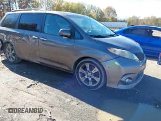 ✅ 2014 Toyota Sienna SE • VIN: 5TDXK3DC3ES460529 • Lot: 43608936. Listed on IAAI with 330,942 mi. Free auction sales archive from the USA and detailed vehicle history report at DreamBid. Image 1.