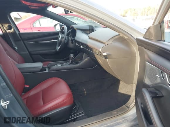 ✅ 2022 Mazda 3 Carbon Edition • VIN: JM1BPALL8N1519377 • Lot: 43707641. Listed on IAAI with 15,765 mi. Free auction sales archive from the USA and detailed vehicle history report at DreamBid. Image 5.