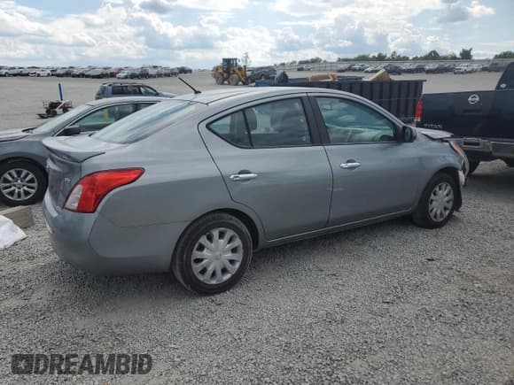 ✅ 2013 Nissan Versa SL • VIN: 3N1CN7AP3DL839316 • Lot: 71435855. Wystawiony na Copart z przebiegiem 87 854 mil. Bezpłatny archiwum sprzedaży aukcyjnych z USA i szczegółowy raport historii pojazdu na DreamBid. Zdjęcie 3.