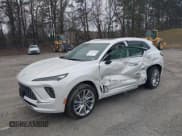 ✅ 2025 Buick Envision Avenir • VIN: LRBFZME46SD013459 • Lot: 41700206. Wystawiony na IAAI z przebiegiem 1 454 mil. Bezpłatny archiwum sprzedaży aukcyjnych z USA i szczegółowy raport historii pojazdu na DreamBid. Zdjęcie 6.