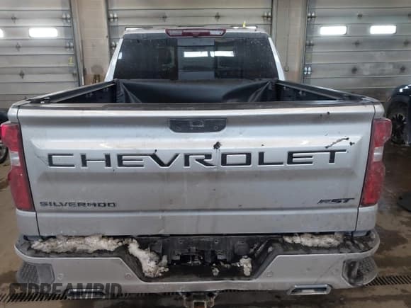 ✅ 2020 Chevrolet Silverado 1500 RST • VIN: 3GCUYEET8LG311055 • Lot: 41610226. Listed on IAAI with 88,332 mi. Free auction sales archive from the USA and detailed vehicle history report at DreamBid. Image 16.