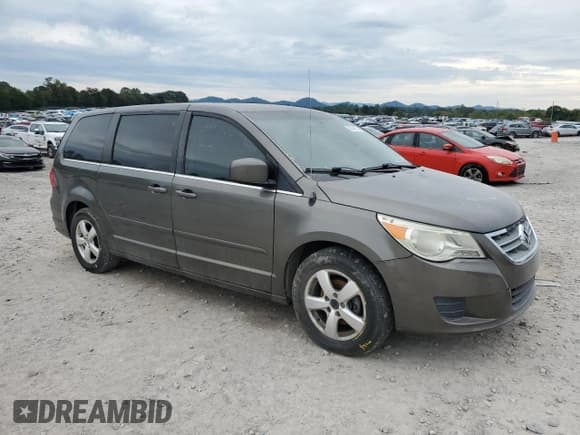 ✅ 2010 Volkswagen Routan SE • VIN: 2V4RW3D11AR272757 • Lot: 82049925. Listed on Copart with 160,569 mi. Free auction sales archive from the USA and detailed vehicle history report at DreamBid. Image 4.