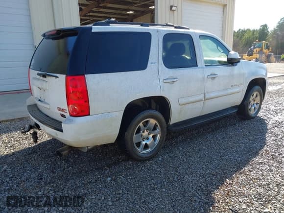 ✅ 2009 GMC Yukon SLT 4SB • VIN: 1GKEC33379R206689 • Lot: 43589423. Listed on IAAI with 306,354 mi. Free auction sales archive from the USA and detailed vehicle history report at DreamBid. Image 4.