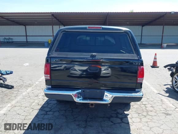 1997 Dodge Dakota with VIN 1B7GG23YXVS187587, listed as a IAAI auction lot 42598352 with 180,375 mi miles and . Bid and sale history available at DreamBid. Image 16.