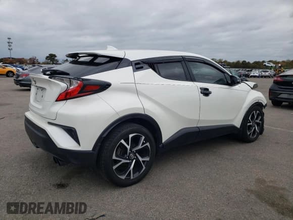 ✅ 2018 Toyota C-HR XLE • VIN: NMTKHMBX2JR031251 • Lot: 89882565. Wystawiony na Copart z przebiegiem 77 930 mil. Bezpłatny archiwum sprzedaży aukcyjnych z USA i szczegółowy raport historii pojazdu na DreamBid. Zdjęcie 3.