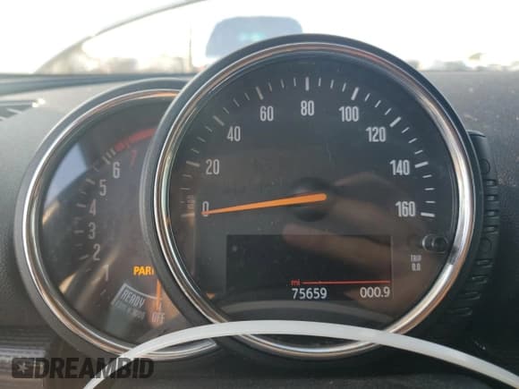 ✅ 2016 MINI Clubman • VIN: WMWLN5C51G2B34811 • Lot: 76921014. Listed on Copart with 75,659 mi. Free auction sales archive from the USA and detailed vehicle history report at DreamBid. Image 9.