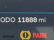 ✅ 2024 VinFast VF 8 Plus • VIN: RLLV1AFA9RH007994 • Lot: 43343167. Wystawiony na IAAI z przebiegiem 11 888 mil. Bezpłatny archiwum sprzedaży aukcyjnych z USA i szczegółowy raport historii pojazdu na DreamBid. Zdjęcie 15.