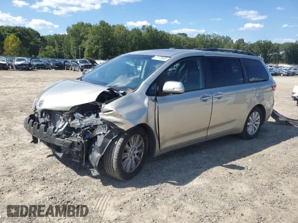 ✅ 2015 Toyota Sienna Limited • VIN: 5TDYK3DC2FS529023 • Лот: 81878665. Опубликован ранее на Copart с пробегом 209 048 миль. Бесплатный доступ к архиву аукционных продаж из США и подробный отчёт об истории автомобиля на DreamBid. Изображение 1.