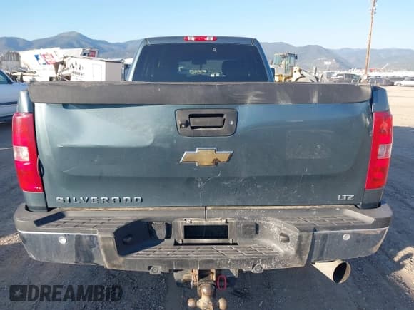 ✅ 2011 Chevrolet Silverado 2500HD LTZ • VIN: 1GC1KYC82BF152084 • Лот: 43281621. Опубликован ранее на IAAI с пробегом 163 157 миль. Бесплатный доступ к архиву аукционных продаж из США и подробный отчёт об истории автомобиля на DreamBid. Изображение 16.