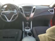 ✅ 2016 Hyundai Veloster • VIN: KMHTC6AD3GU303443 • Lot: 75228464. Wystawiony na Copart z przebiegiem 83 676 mil. Bezpłatny archiwum sprzedaży aukcyjnych z USA i szczegółowy raport historii pojazdu na DreamBid. Zdjęcie 8.