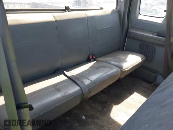 ✅ 2004 Ford F-250 XL • VIN: 1FTNX20L94EB54576 • Lot: 42345311. Wystawiony na IAAI z przebiegiem 176 877 mil. Bezpłatny archiwum sprzedaży aukcyjnych z USA i szczegółowy raport historii pojazdu na DreamBid. Zdjęcie 8.