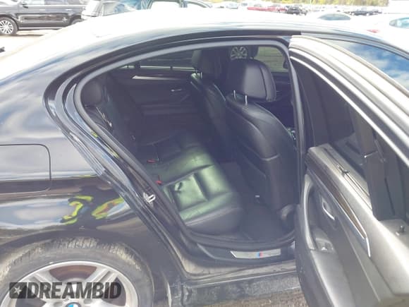 ✅ 2016 BMW 5 Series 550i xDrive • VIN: WBAKP9C5XGD980126 • Lot: 43567631. Wystawiony na IAAI z przebiegiem Nie podano. Bezpłatny archiwum sprzedaży aukcyjnych z USA i szczegółowy raport historii pojazdu na DreamBid. Zdjęcie 8.