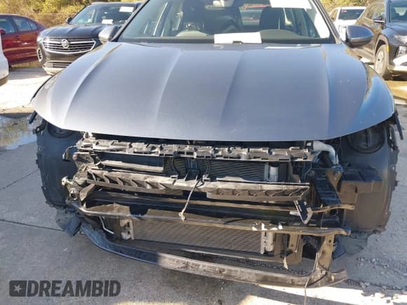 ✅ 2025 Volkswagen Jetta SE • VIN: 3VW7X7BU0SM015940 • Lot: 43774243. Wystawiony na IAAI z przebiegiem 22 112 mil. Bezpłatny archiwum sprzedaży aukcyjnych z USA i szczegółowy raport historii pojazdu na DreamBid. Zdjęcie 6.