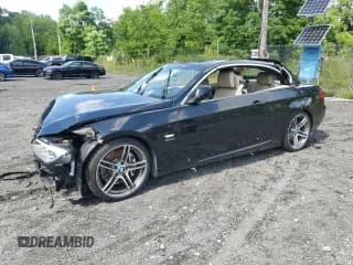 ✅ 2011 BMW 3 Series 335is • VIN: WBADX1C50BE569914 • Лот: 63243915. Опубликован ранее на Copart с пробегом 59 812 миль. Бесплатный доступ к архиву аукционных продаж из США и подробный отчёт об истории автомобиля на DreamBid. Изображение 1.