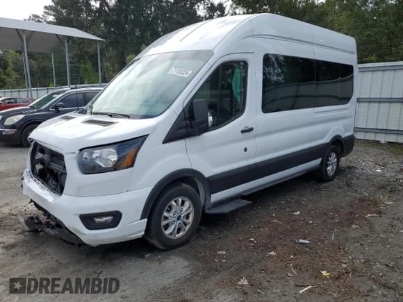 ✅ 2023 Ford Transit Passenger XL • VIN: 1FBAX2X86PKB35851 • Lot: 71126324. Wystawiony na Copart z przebiegiem 8 402 mil. Bezpłatny archiwum sprzedaży aukcyjnych z USA i szczegółowy raport historii pojazdu na DreamBid. Zdjęcie 1.