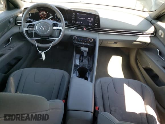 ✅ 2022 Hyundai Elantra SEL • VIN: 5NPLS4AGXNH085336 • Lot: 71878325. Listed on Copart with 42,220 mi. Free auction sales archive from the USA and detailed vehicle history report at DreamBid. Image 8.