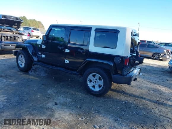 ✅ 2010 Jeep Wrangler Unlimited Sahara • VIN: 1J4BA5H13AL225975 • Lot: 43611078. Wystawiony na IAAI z przebiegiem 166 898 mil. Bezpłatny archiwum sprzedaży aukcyjnych z USA i szczegółowy raport historii pojazdu na DreamBid. Zdjęcie 3.