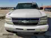 ✅ 2006 Chevrolet Silverado 1500 LT1 • VIN: 2GCEC13T761186450 • Lot: 69518144. Wystawiony na Copart z przebiegiem 128 398 mil mil. Skorzystaj z bezpłatnego archiwum sprzedaży aukcyjnych z USA i zobacz szczegółowy raport historii pojazdu na DreamBid. Zdjęcie 5.