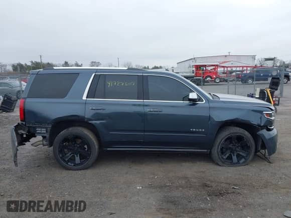 2020 Chevrolet Tahoe Premier z VIN 1GNSKCKJ6LR179033, wystawiony jako IAAI lot #41727607 z przebiegiem 26 879 mil mil oraz . Historia ofert i sprzedaży dostępna na DreamBid. Obrazek 13.