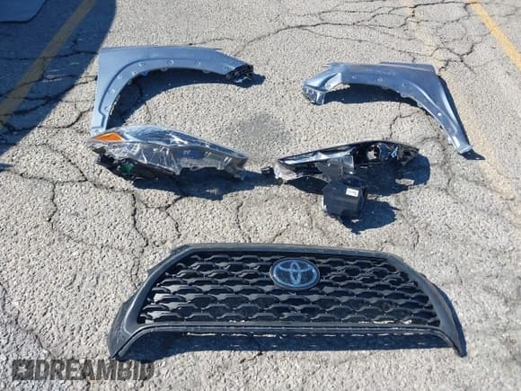 ✅ 2024 Toyota Corolla Cross LE • VIN: 7MUBAAAG5RV074005 • Lot: 43650690. Listed on IAAI with 28,494 mi. Free auction sales archive from the USA and detailed vehicle history report at DreamBid. Image 12.