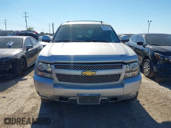 ✅ 2013 Chevrolet Suburban LT • VIN: 1GNSKJE77DR144085 • Lot: 43602777. Wystawiony na IAAI z przebiegiem 271 338 mil. Bezpłatny archiwum sprzedaży aukcyjnych z USA i szczegółowy raport historii pojazdu na DreamBid. Zdjęcie 12.