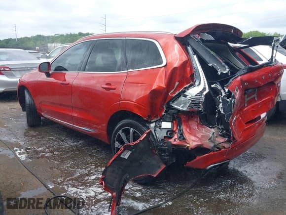 ✅ 2018 Volvo XC60 Inscription • VIN: LYVA22RL2JB086701 • Lot: 42752543. Listed on IAAI with 91,682 mi. Free auction sales archive from the USA and detailed vehicle history report at DreamBid. Image 3.