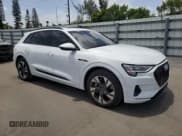 ✅ 2021 Audi e-tron Premium • VIN: WA1AAAGE2MB012681 • Лот: 62984765. Опубликован ранее на Copart с пробегом 24 331 миль. Бесплатный доступ к архиву аукционных продаж из США и подробный отчёт об истории автомобиля на DreamBid. Изображение 4.