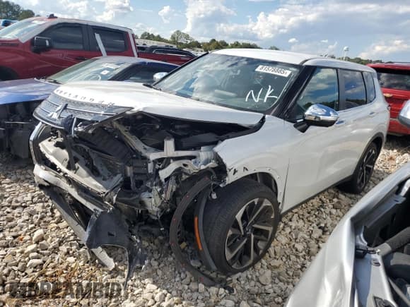 ✅ 2022 Mitsubishi Outlander SE • VIN: JA4J4UA84NZ063779 • Lot: 81578885. Listed on Copart with 25,858 mi. Free auction sales archive from the USA and detailed vehicle history report at DreamBid. Image 1.